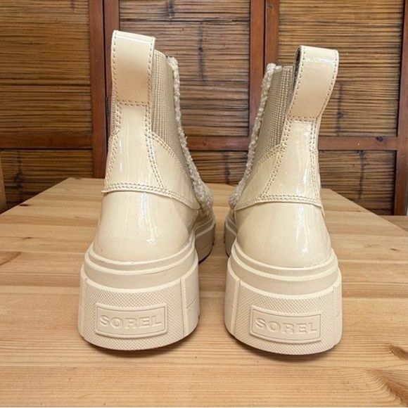 $249 Sorel - Caribou™ X Boot Chelsea lug Cozy - cream ivory shearling Size 9.5 - Picture 9 of 15